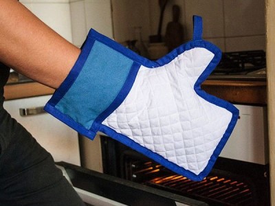 like-button-oven-mitt