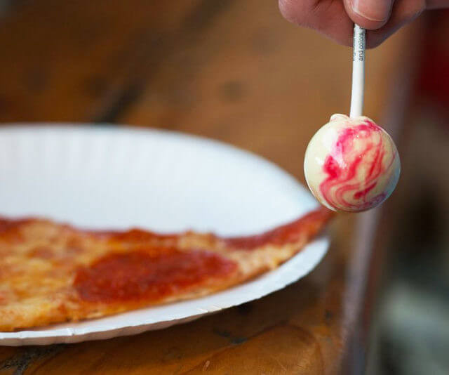 pizza-flavored-lollipops-lollyphile